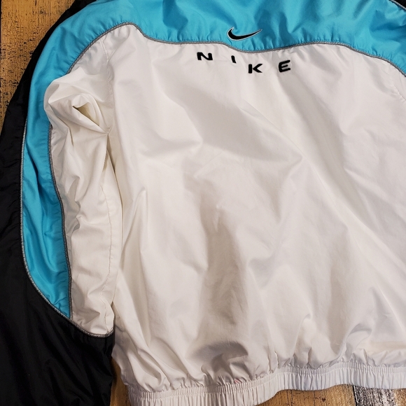 #065 Nike Small Windbreaker Jacket - Picture 15 of 17